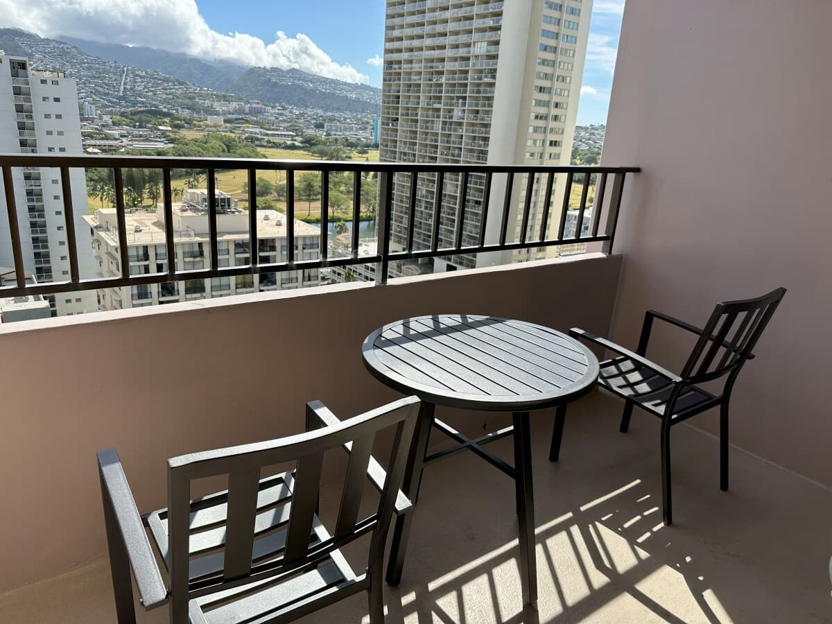 Condo in Honolulu · ★4.33 · 1 bedroom · 3 beds · 1 private bath - Photo 1