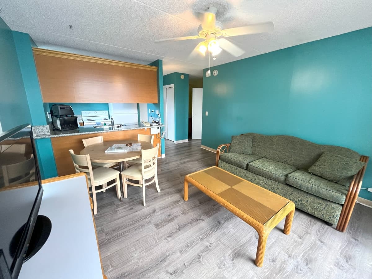 Condo in Honolulu · ★4.5 · 1 bedroom · 3 beds · 1 private bath - Photo 1