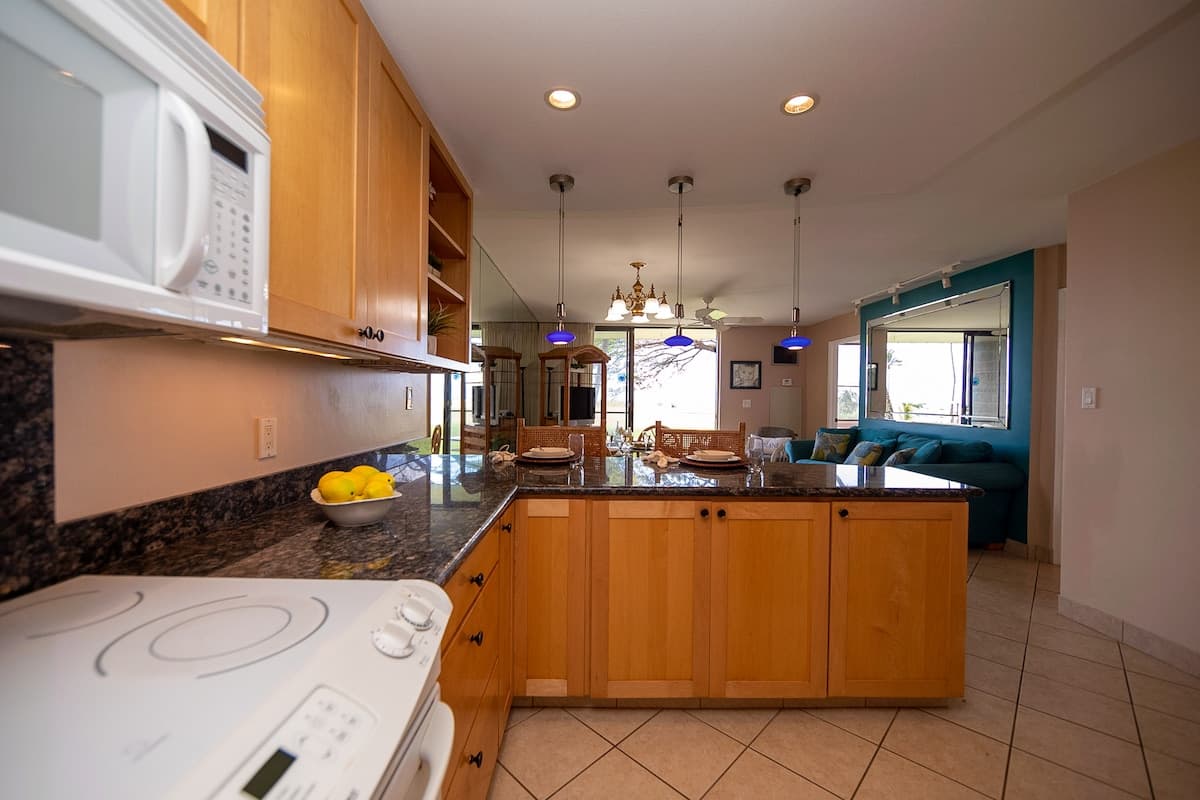 Condo in Kihei · ★4.38 · 2 bedrooms · 3 beds · 2 private baths - Photo 5