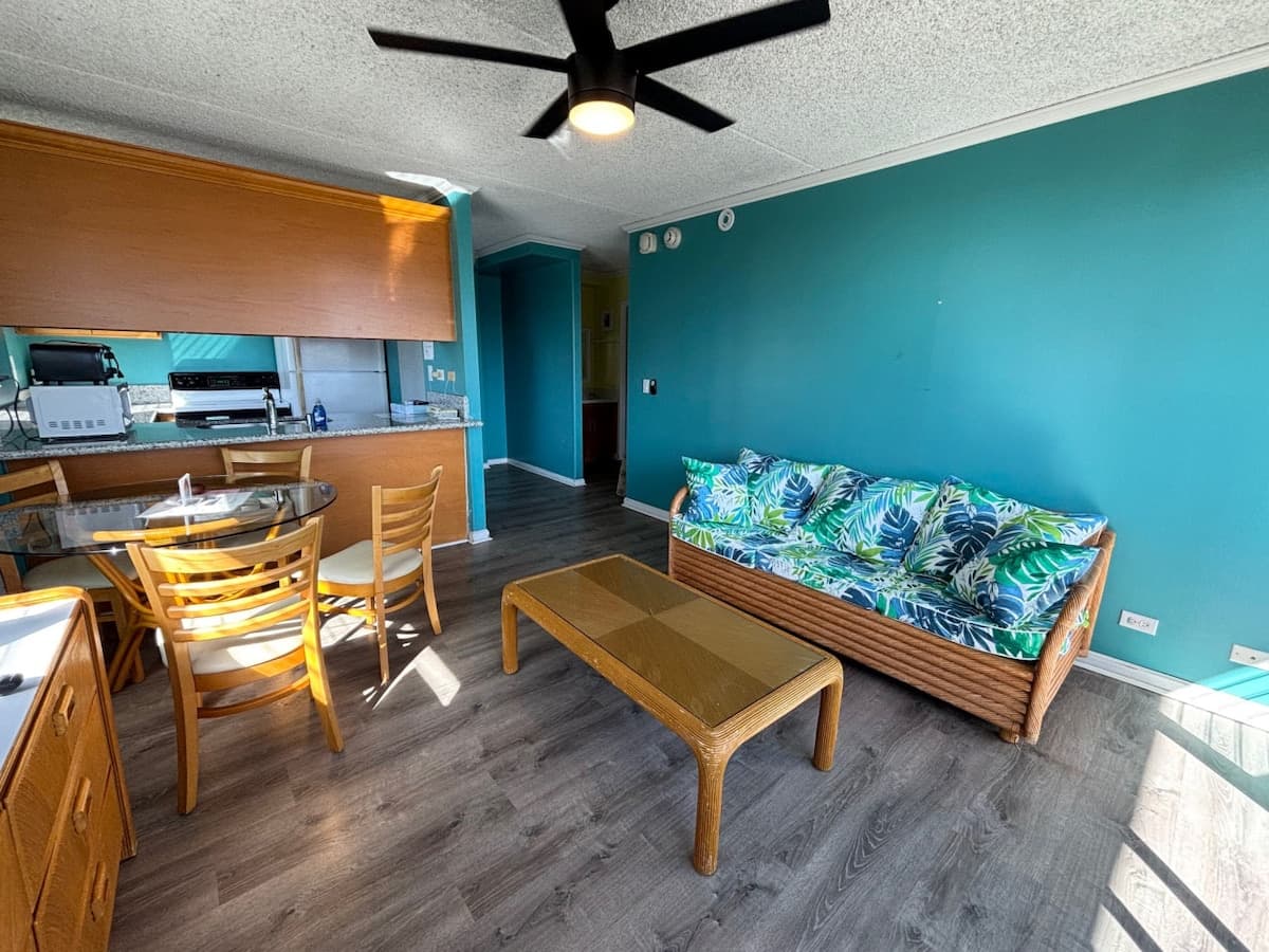 Condo in Honolulu · ★4.22 · 1 bedroom · 3 beds · 1 private bath - Photo 1