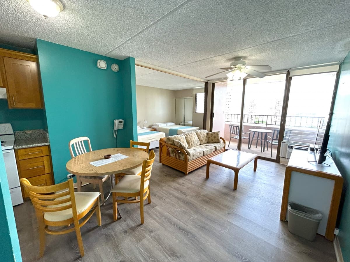 Condo in Honolulu · ★4.71 · 1 bedroom · 3 beds · 1 private bath - Photo 1