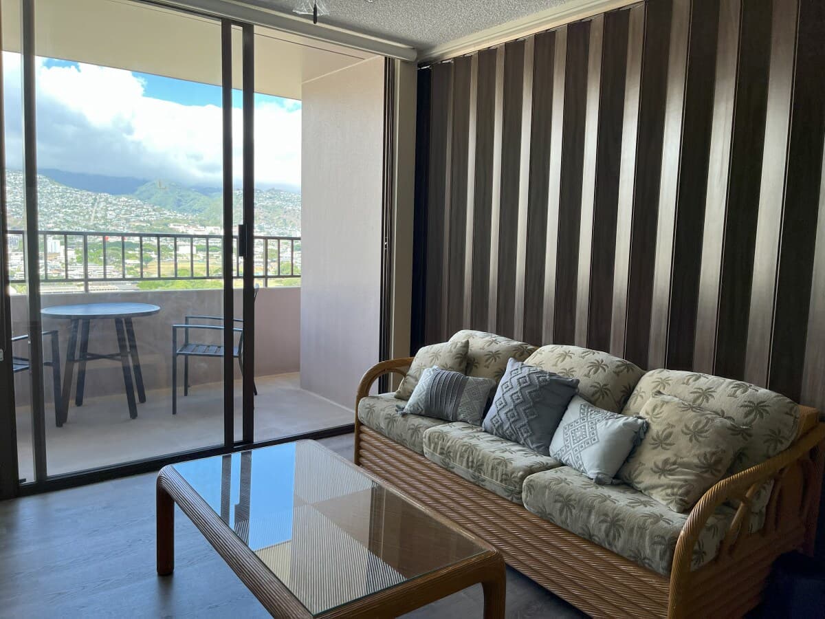 Condo in Honolulu · ★4.27 · 1 bedroom · 3 beds · 1 private bath - Photo 5