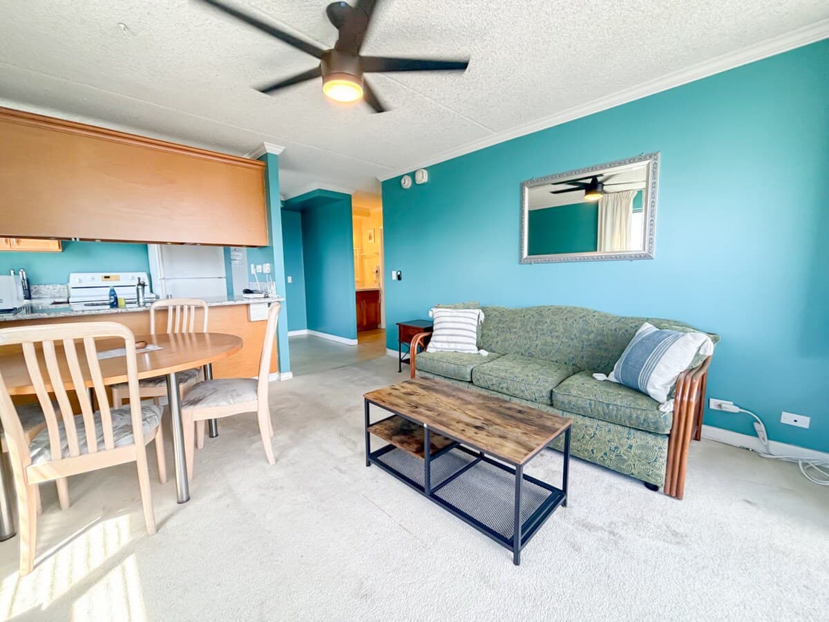 Condo in Honolulu · ★4.19 · 1 bedroom · 3 beds · 1 private bath - Photo 2