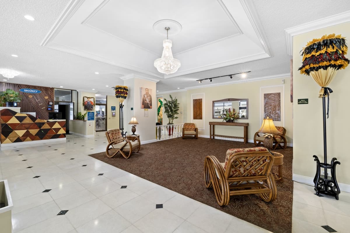 Condo in Honolulu · ★4.19 · 1 bedroom · 3 beds · 1 private bath - Photo 3