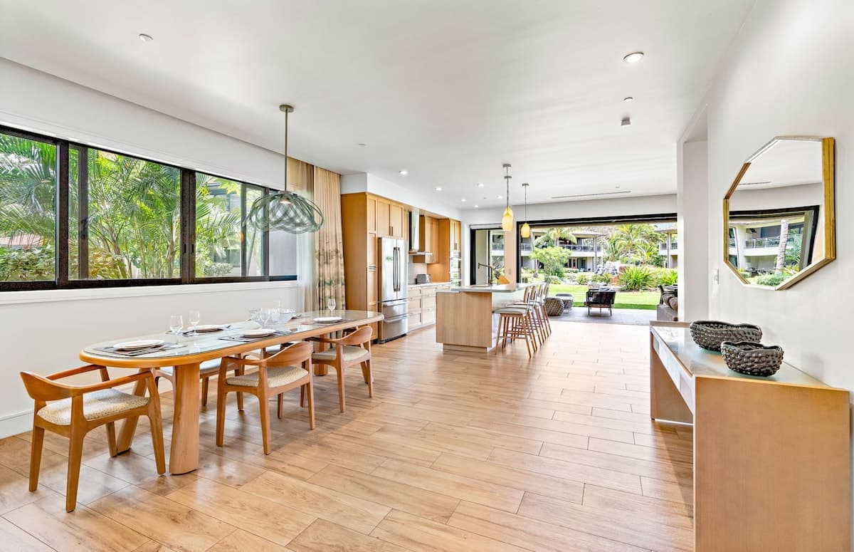 Condo in Lahaina · ★5.0 · 3 bedrooms · 4 beds · 3 baths - Photo 4