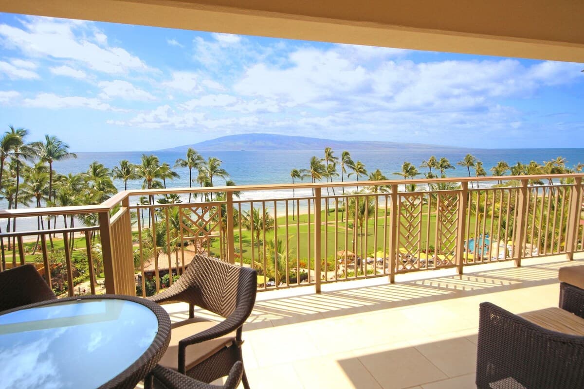 Condo in Lahaina · ★5.0 · 2 bedrooms · 4 beds · 2 baths - Photo 3