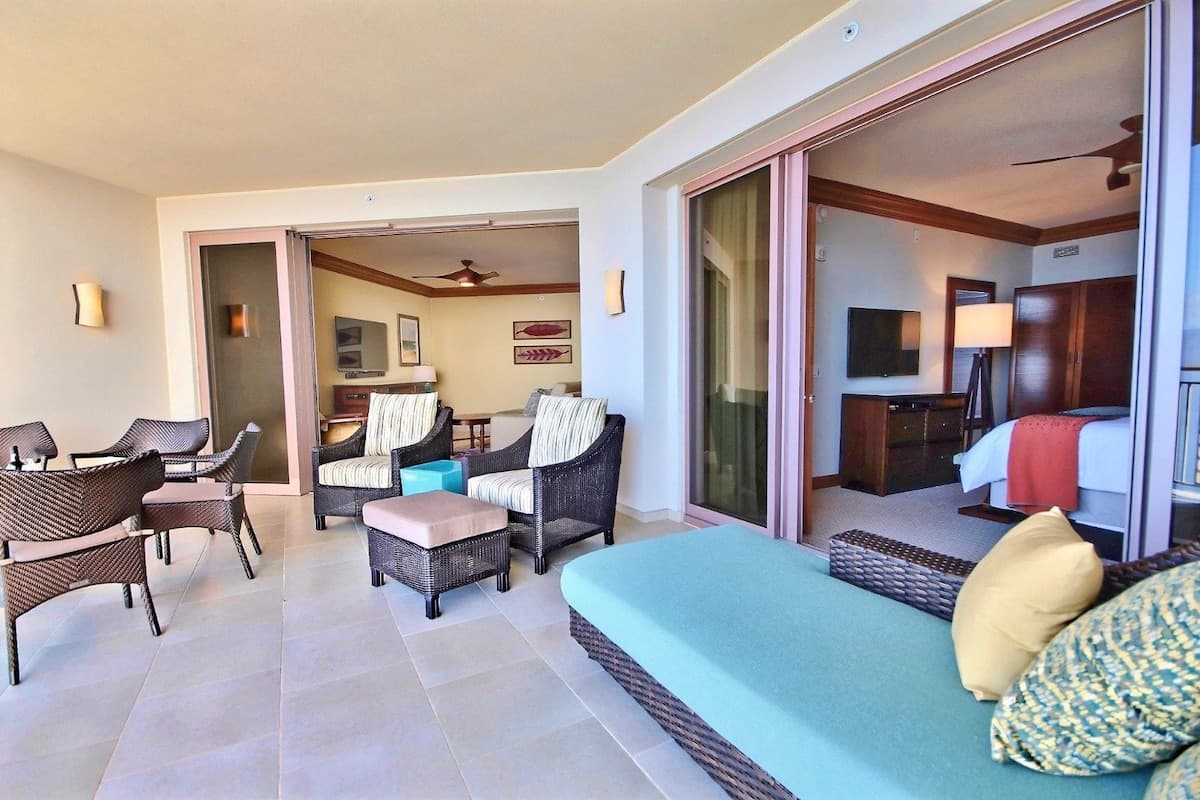 Condo in Lahaina · ★5.0 · 2 bedrooms · 4 beds · 2 baths - Photo 4