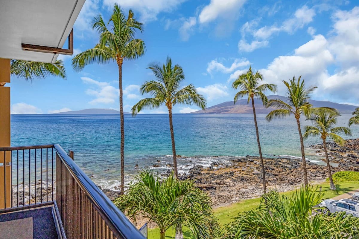 Condo in Kihei · ★4.17 · 1 bedroom · 2 beds · 1 bath - Photo 3