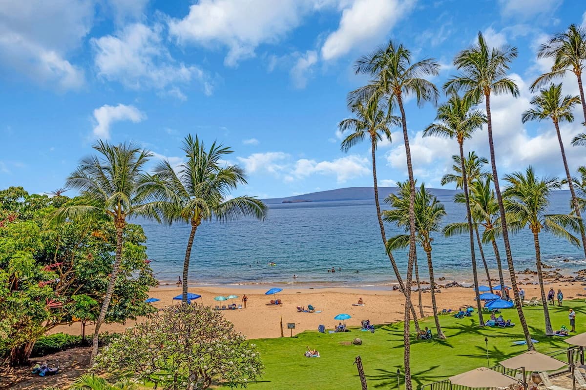 Condo in Kihei · ★4.17 · 1 bedroom · 2 beds · 1 bath - Photo 2