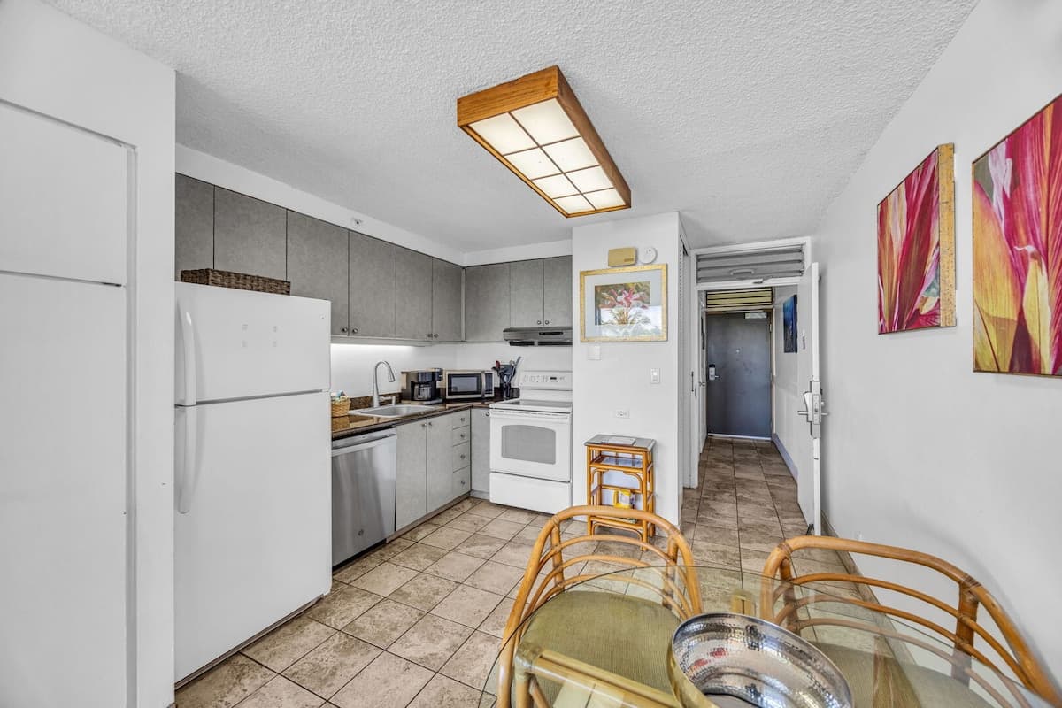 Condo in Kihei · ★4.17 · 1 bedroom · 2 beds · 1 bath - Photo 5