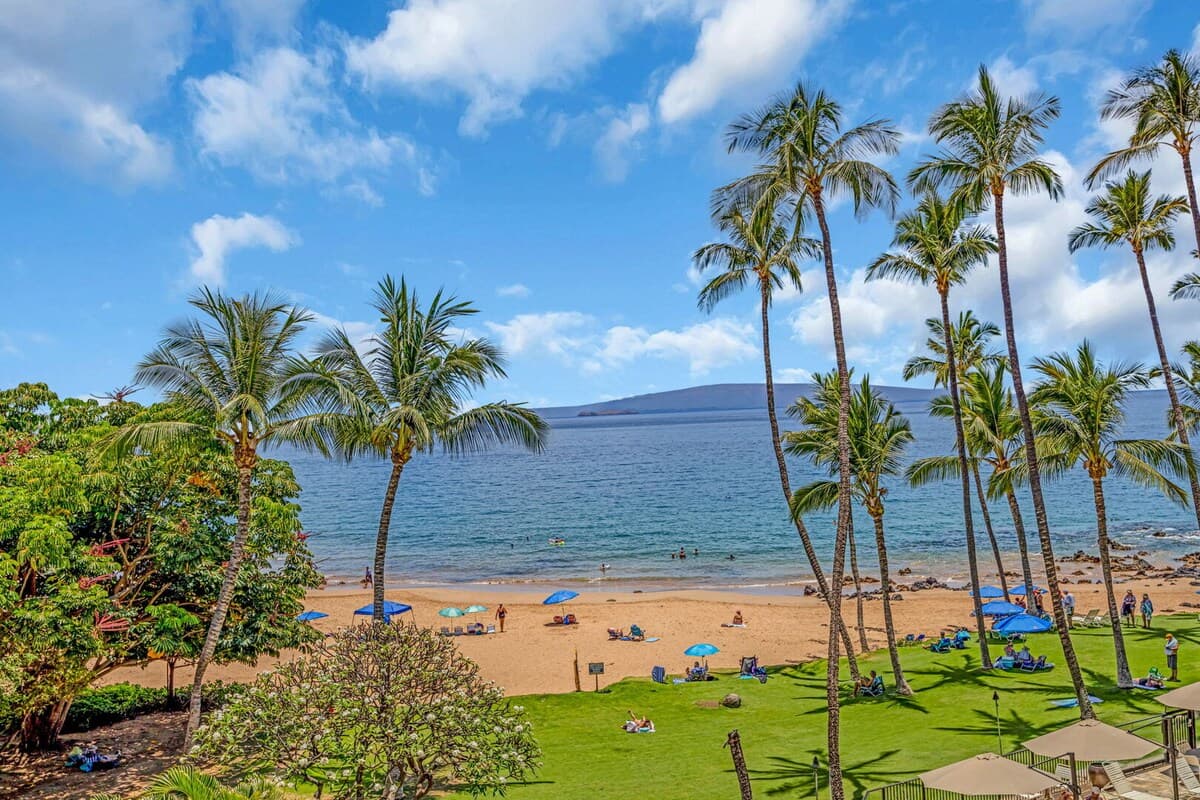 Condo in Kihei · ★4.33 · 2 bedrooms · 3 beds · 2 baths - Photo 2