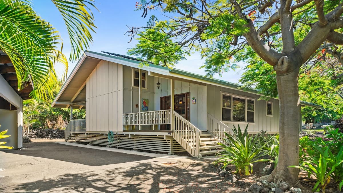 Home in Kailua-Kona · ★4.87 · 2 bedrooms · 2 beds · 2 baths - Photo 2