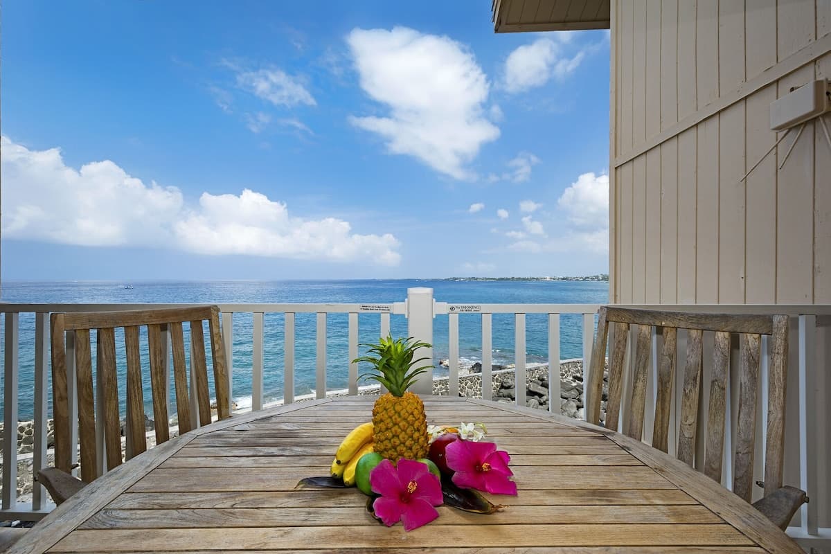 Condo in Kailua-Kona · ★4.69 · 2 bedrooms · 2 beds · 2 baths - Photo 1