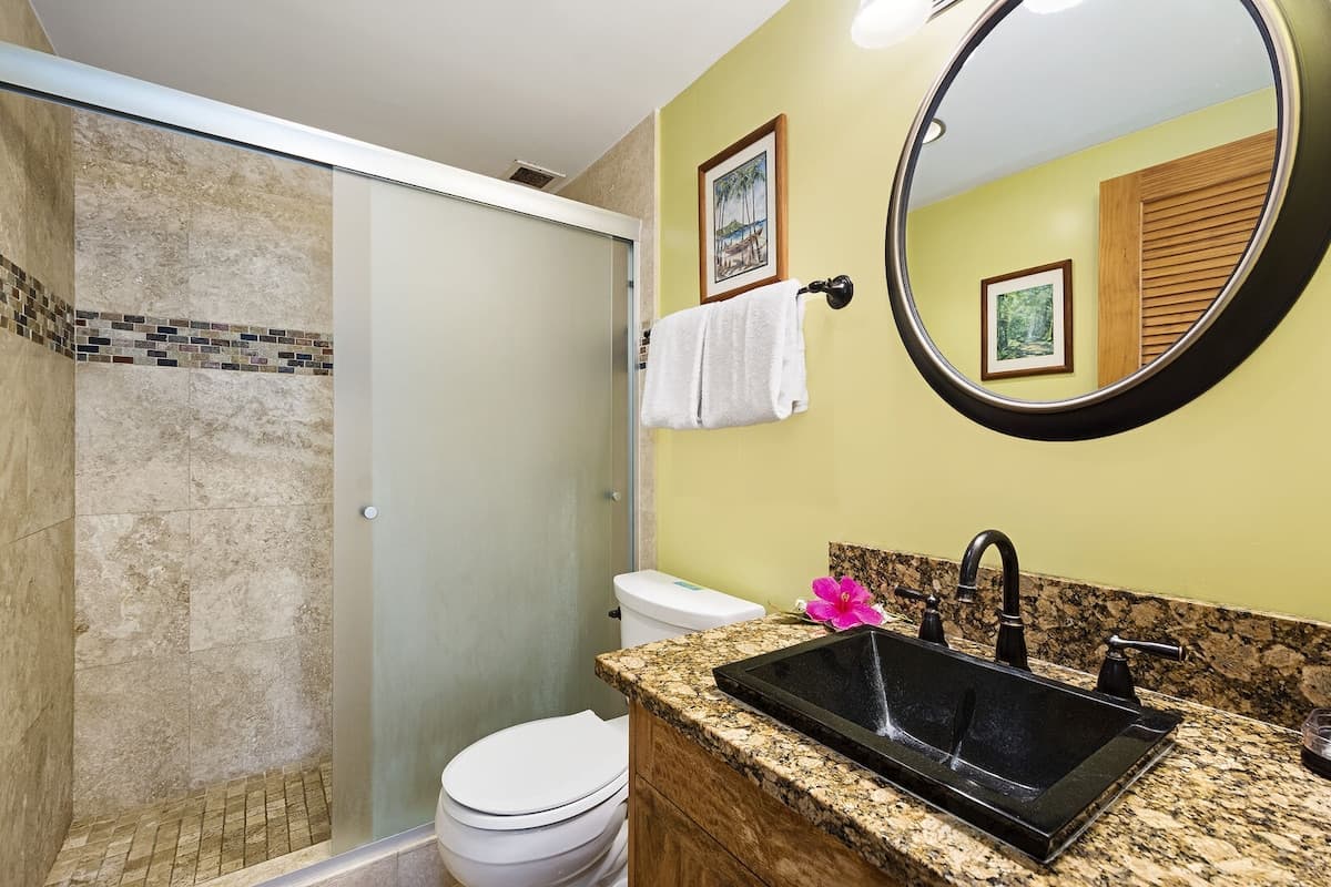 Condo in Kailua-Kona · ★4.69 · 2 bedrooms · 2 beds · 2 baths - Photo 4