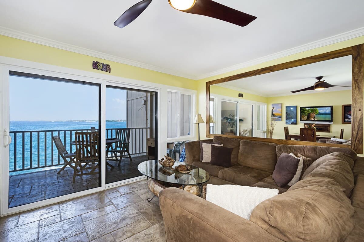 Condo in Kailua-Kona · ★4.69 · 2 bedrooms · 2 beds · 2 baths - Photo 2