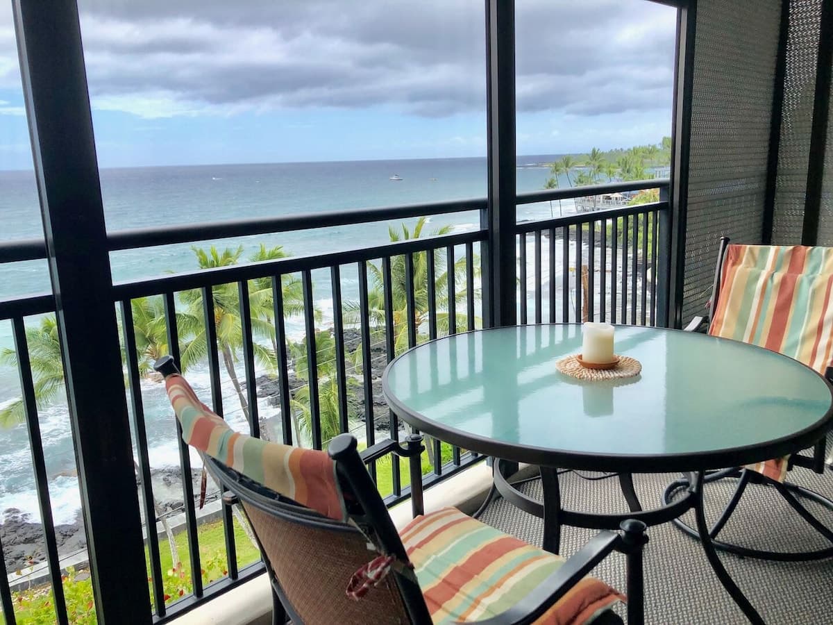 Condo in Kailua-Kona · ★4.67 · 1 bedroom · 2 beds · 2 private baths - Photo 3