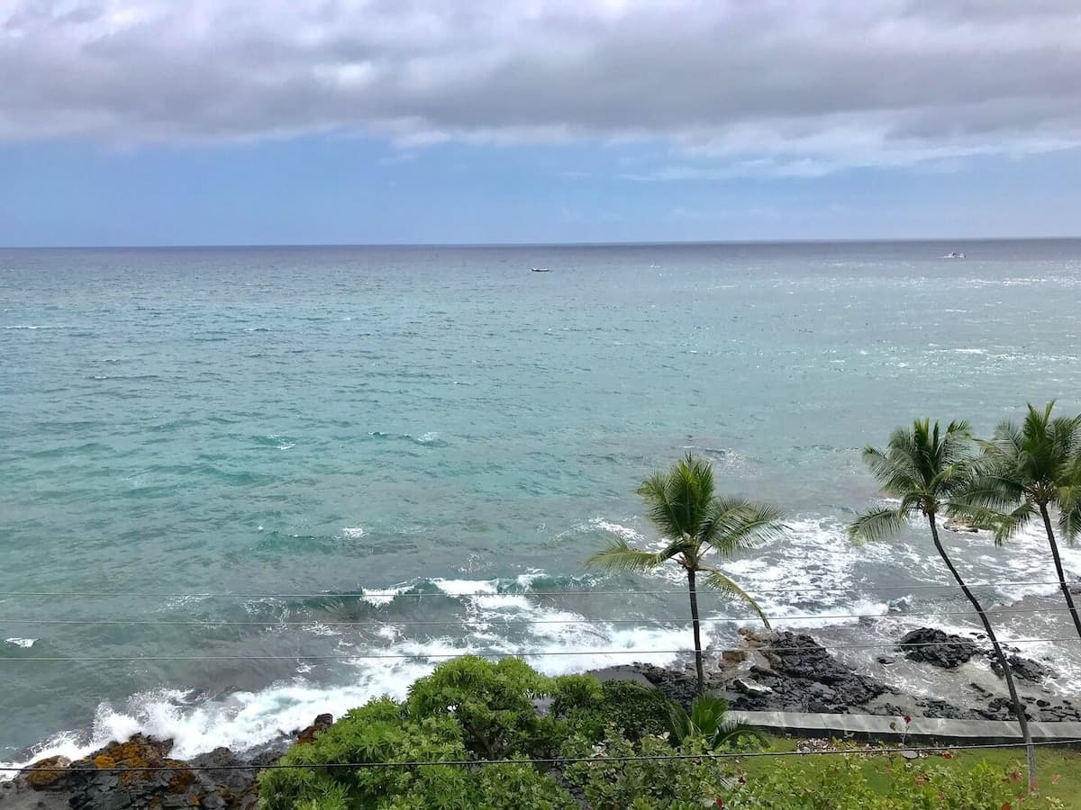 Condo in Kailua-Kona · ★4.67 · 1 bedroom · 2 beds · 2 private baths - Photo 2