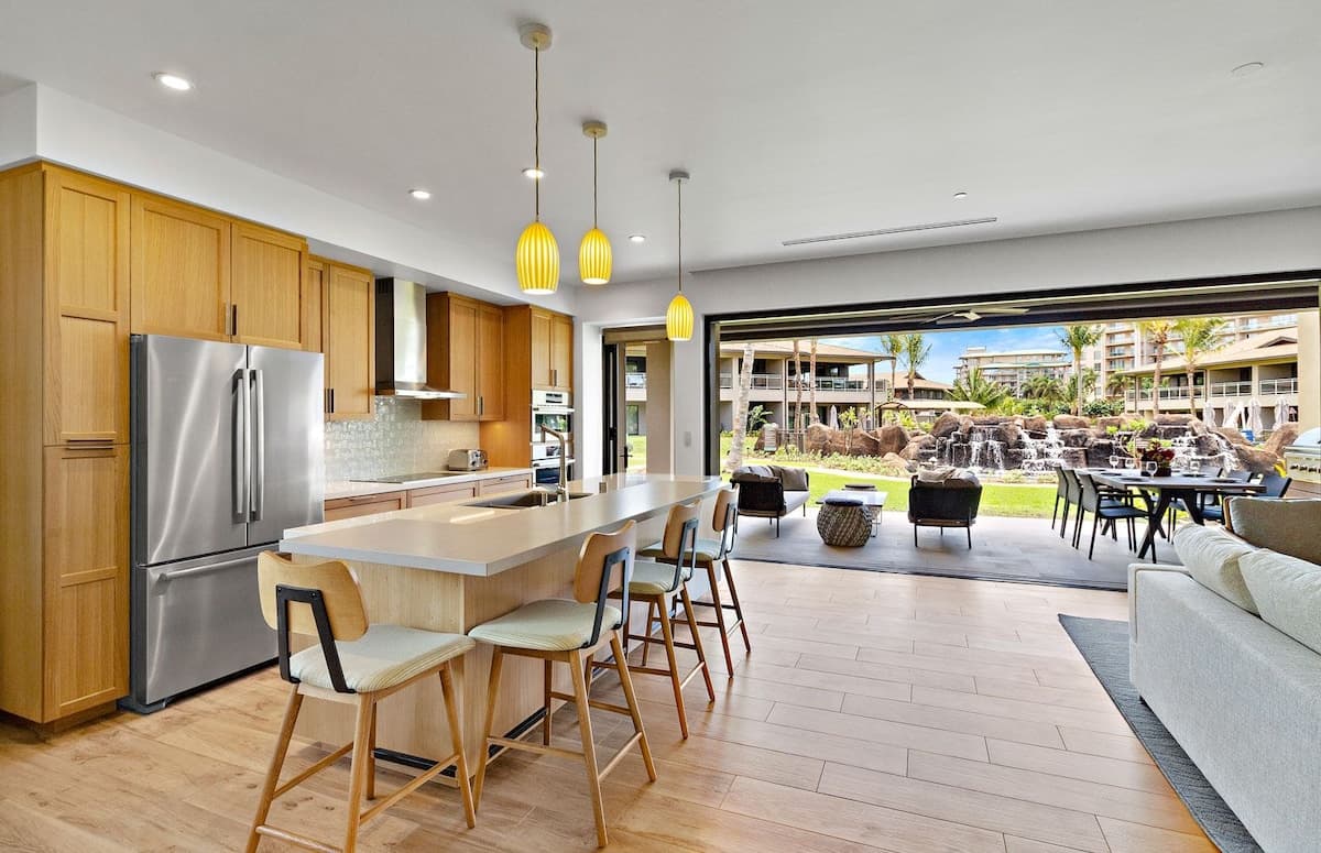 Condo in Lahaina · ★5.0 · 3 bedrooms · 4 beds · 3 baths - Photo 4