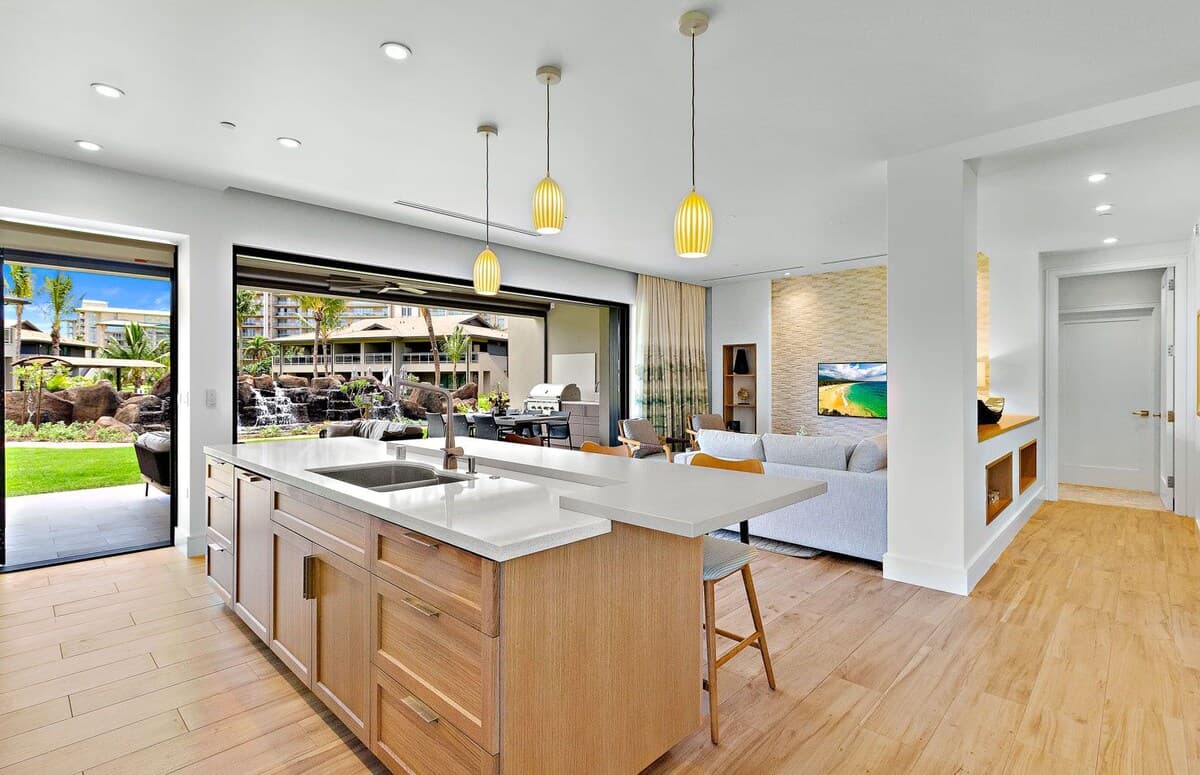 Condo in Lahaina · ★5.0 · 3 bedrooms · 4 beds · 3 baths - Photo 2