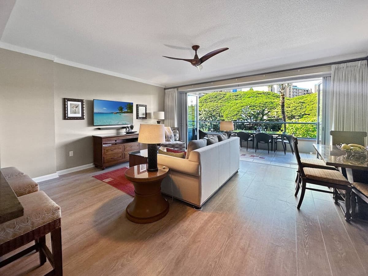 Condo in Lahaina · ★4.91 · 1 bedroom · 2 beds · 1 bath - Photo 3