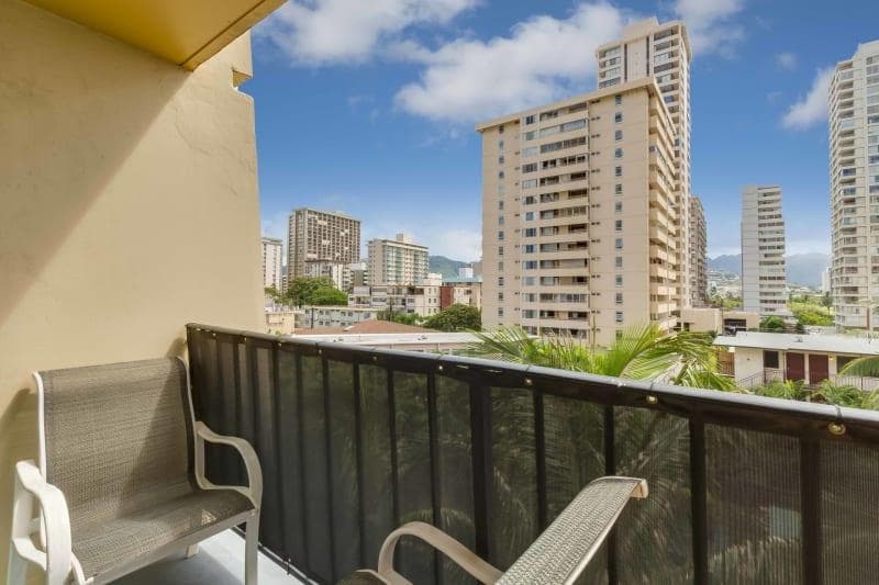 Condo in Honolulu · ★4.0 · Studio · 2 beds · 1 private bath - Photo 1