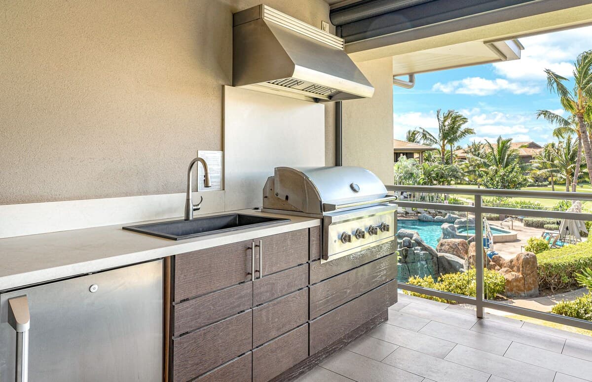 Condo in Lahaina · ★4.81 · 3 bedrooms · 4 beds · 3 baths - Photo 5