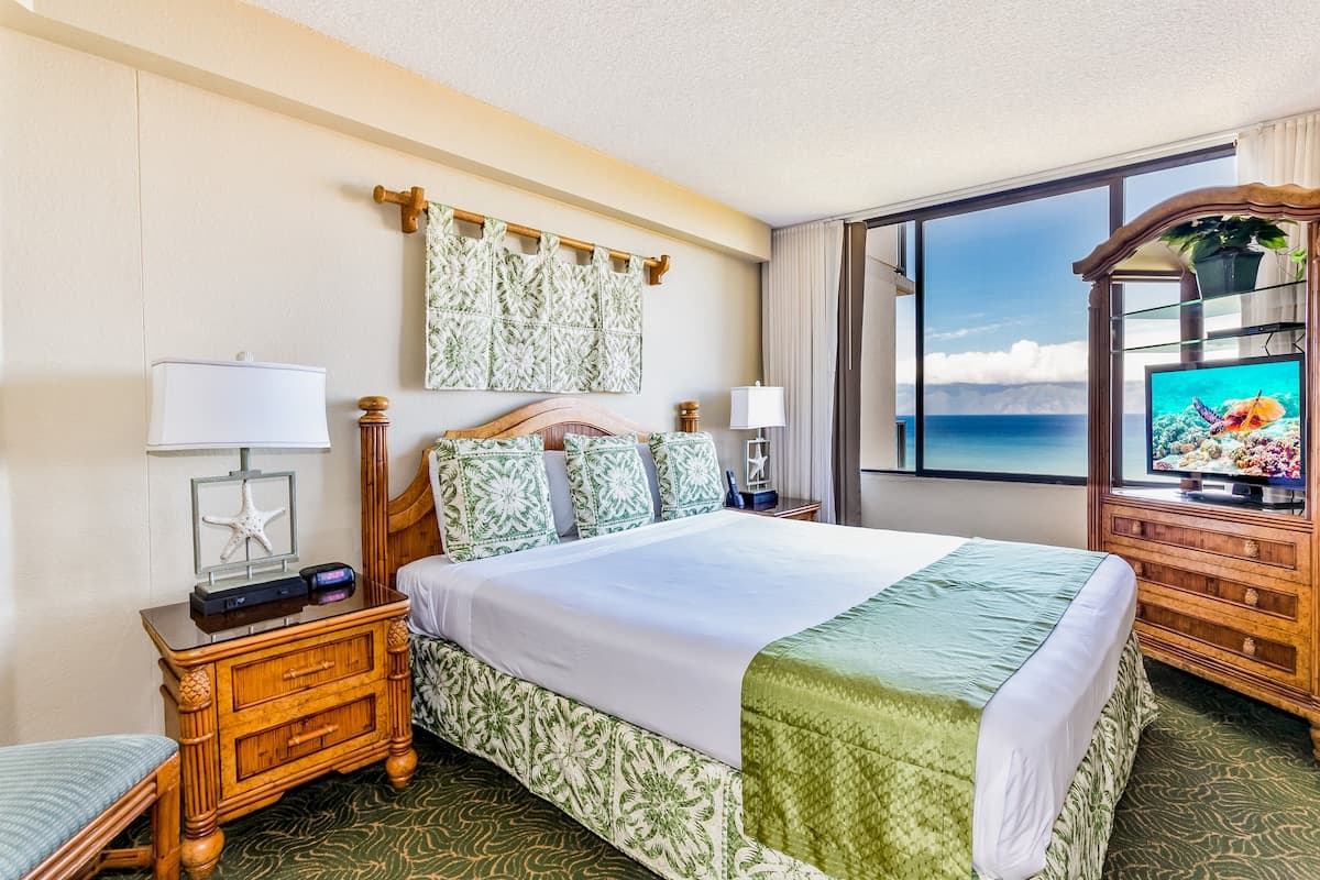 Condo in Lahaina · ★4.67 · 1 bedroom · 2 beds · 1 shared bath - Photo 5