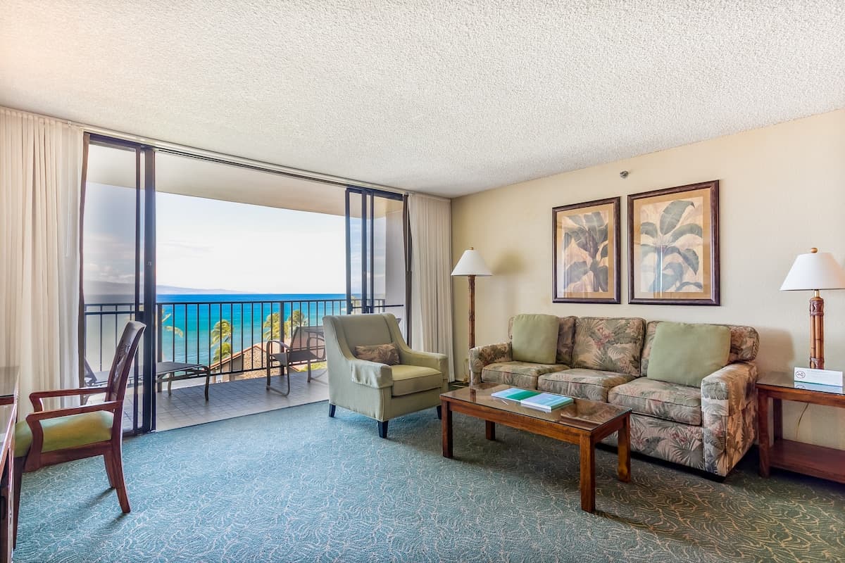 Condo in Lahaina · ★4.67 · 1 bedroom · 2 beds · 1 shared bath - Photo 1