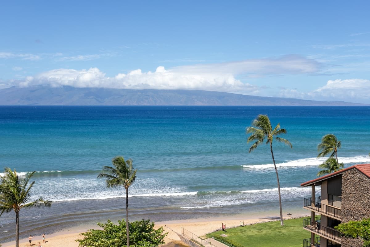 Condo in Lahaina · ★4.67 · 1 bedroom · 2 beds · 1 shared bath - Photo 3