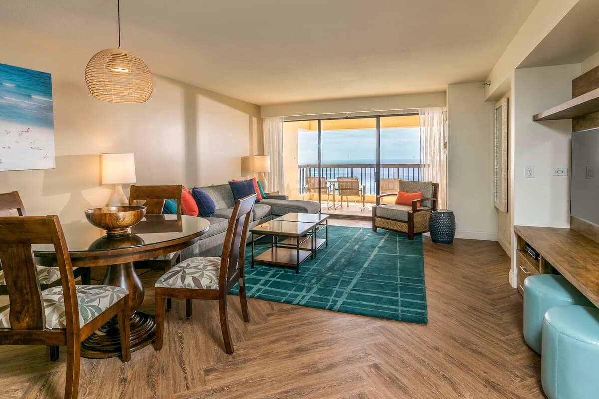 Condo in Honolulu · ★5.0 · 2 bedrooms · 4 beds · 2 shared baths - Photo 5