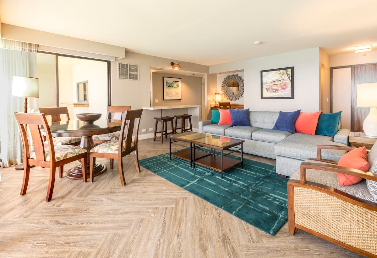 Condo in Honolulu · ★5.0 · 2 bedrooms · 4 beds · 2 shared baths - Photo 3