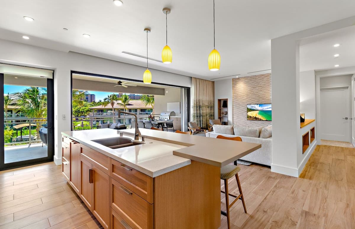 Condo in Lahaina · ★4.43 · 3 bedrooms · 4 beds · 3 baths - Photo 4