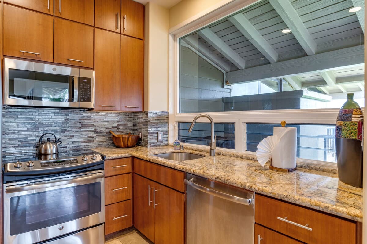 Condo in Lahaina · ★5.0 · 1 bedroom · 3 beds · 1 bath - Photo 2