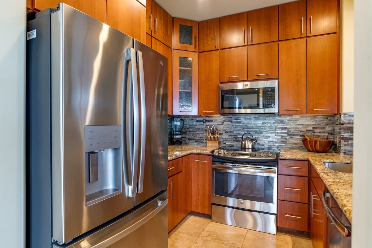 Condo in Lahaina · ★5.0 · 1 bedroom · 3 beds · 1 bath - Photo 1