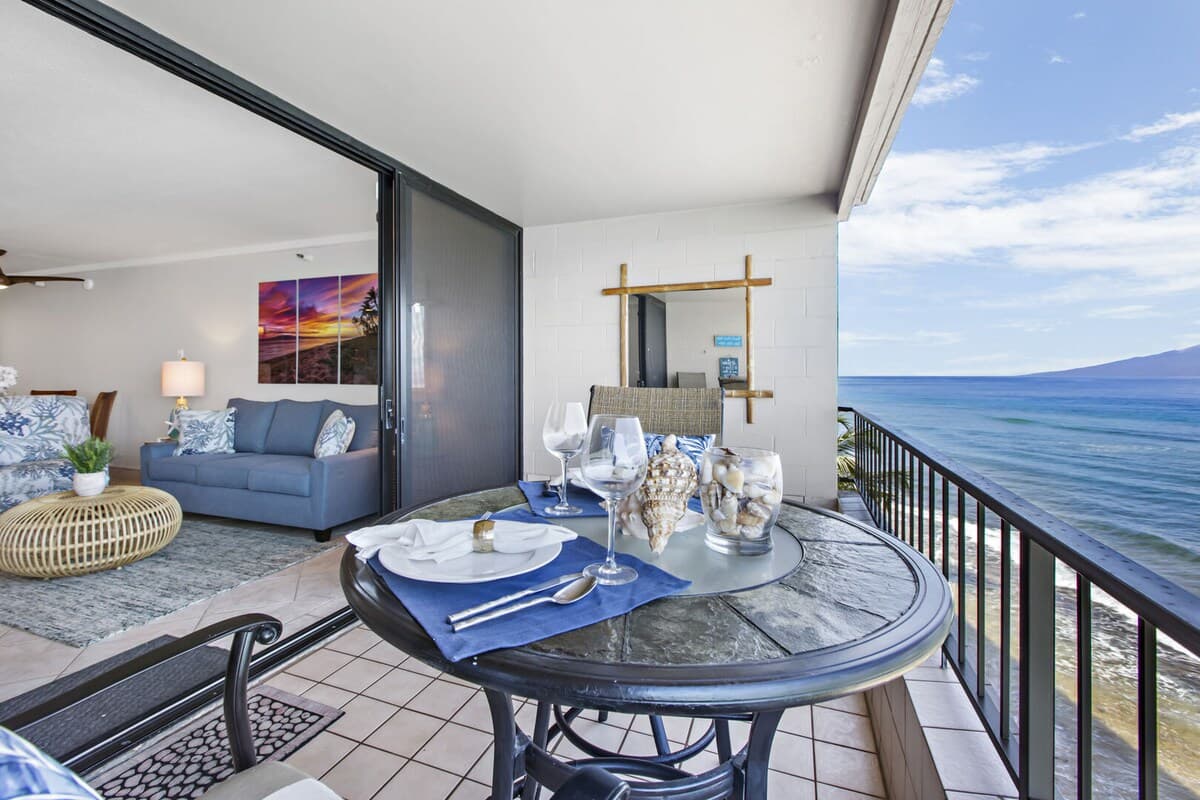 Condo in Lahaina · ★4.95 · 1 bedroom · 2 beds · 1 bath - Photo 4