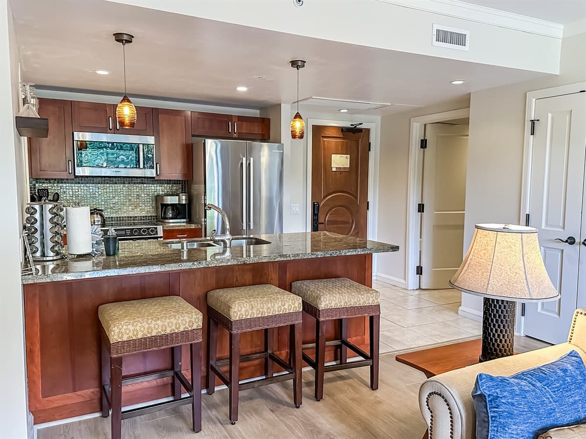 Huge Luxury Condo, partial Ocean View on Beach - Photo 3