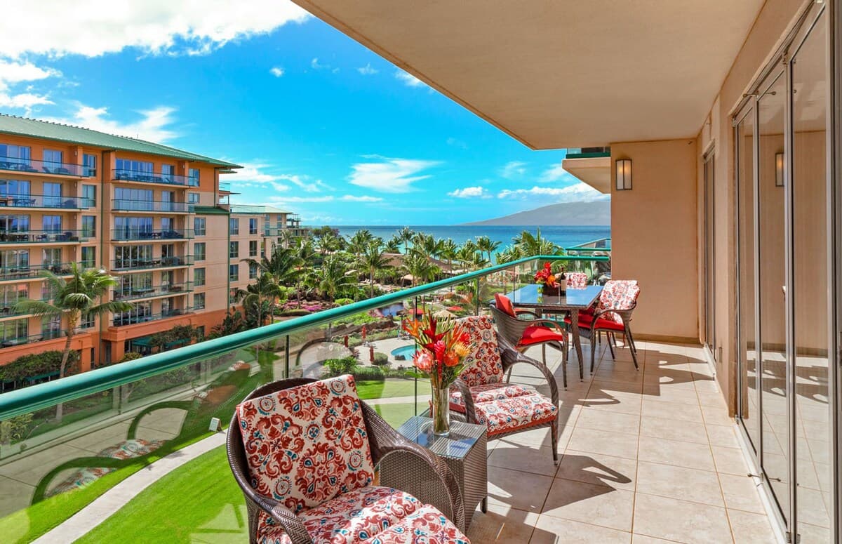 Condo in Lahaina · ★4.67 · 2 bedrooms · 3 beds · 2 baths - Photo 4