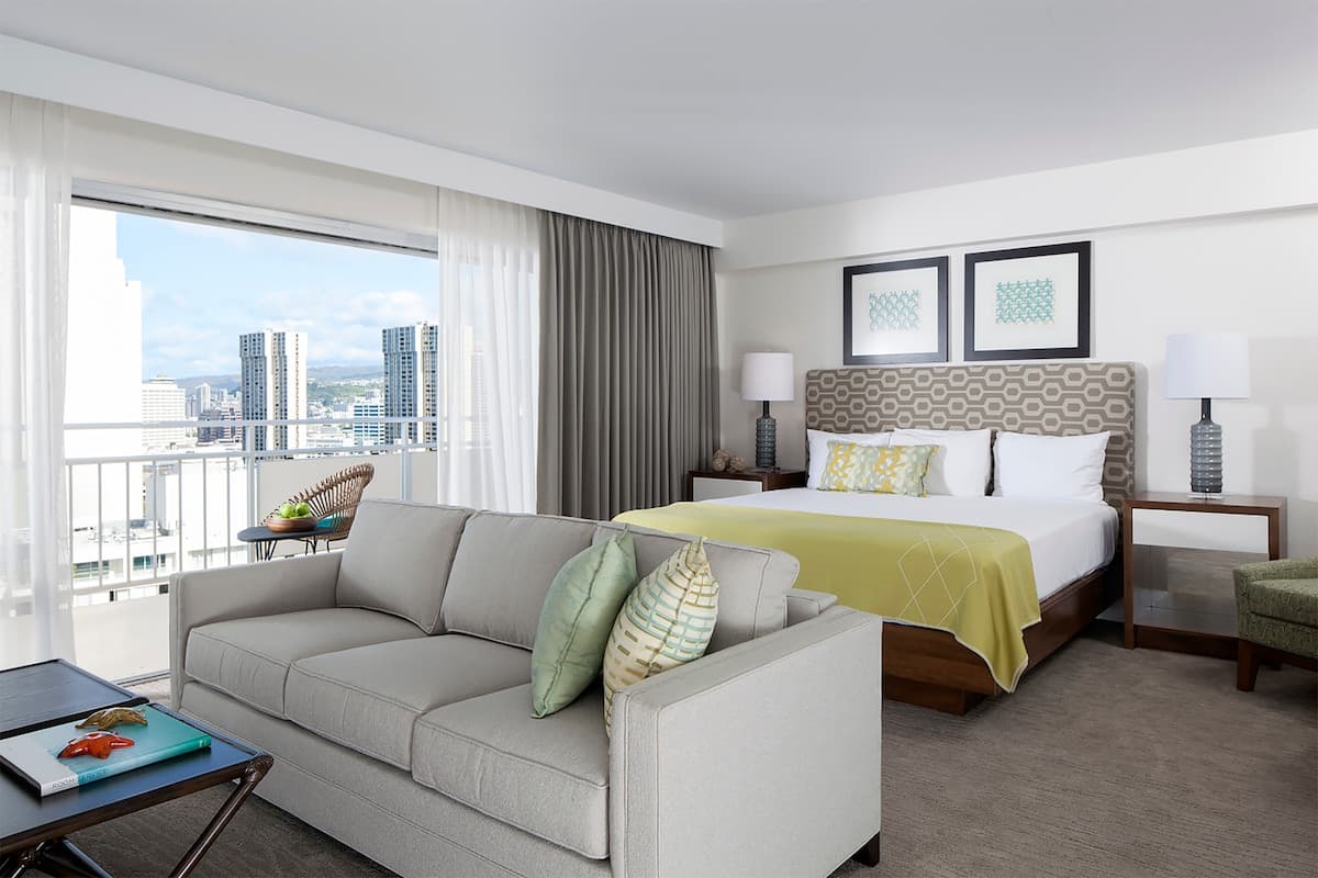Condo in Honolulu · ★4.8 · Studio · 2 beds · 1 shared bath - Photo 2