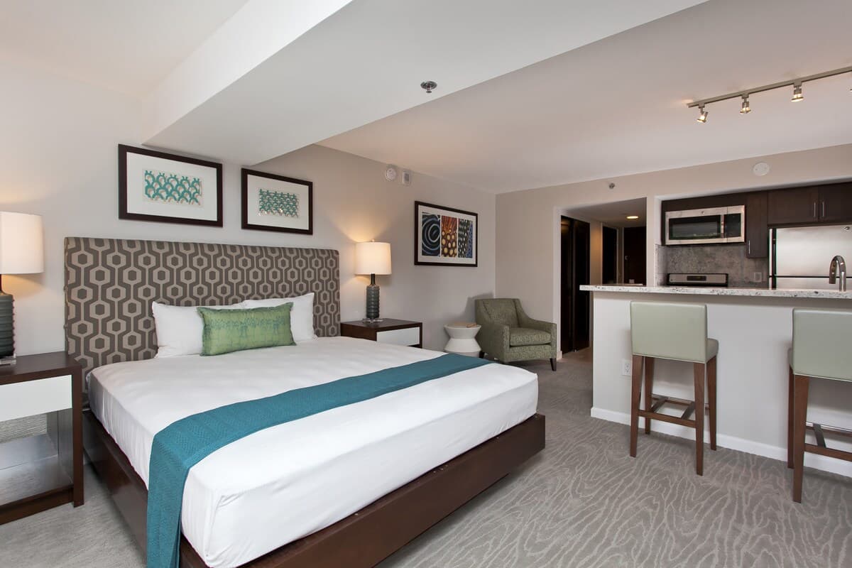 Condo in Honolulu · ★4.67 · Studio · 2 beds · 1 shared bath - Photo 5