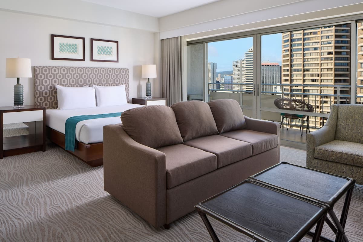 Condo in Honolulu · ★5.0 · Studio · 2 beds · 1 shared bath - Photo 1