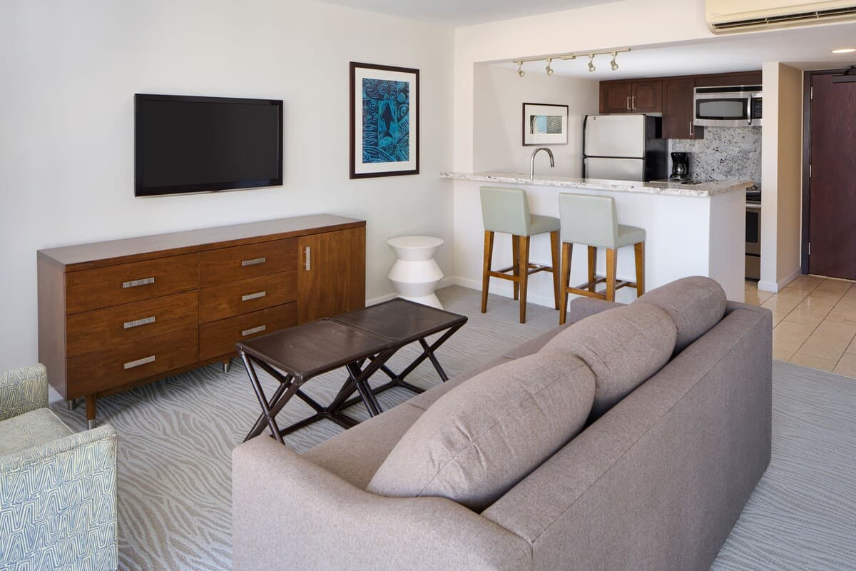 Condo in Honolulu · ★5.0 · Studio · 2 beds · 1 shared bath - Photo 2