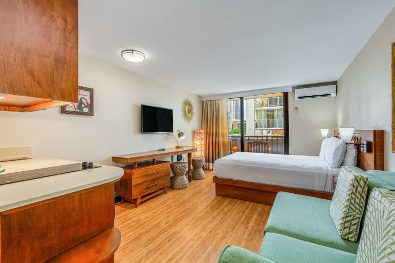 Condo in Honolulu · ★4.0 · Studio · 2 beds · 1 private bath - Photo 4