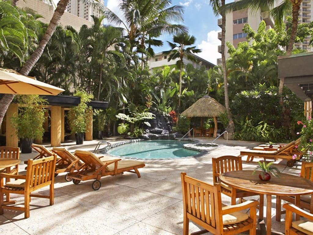 Condo in Honolulu · ★4.0 · Studio · 2 beds · 1 private bath - Photo 1