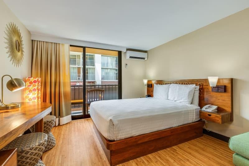 Condo in Honolulu · ★4.0 · Studio · 2 beds · 1 private bath - Photo 3