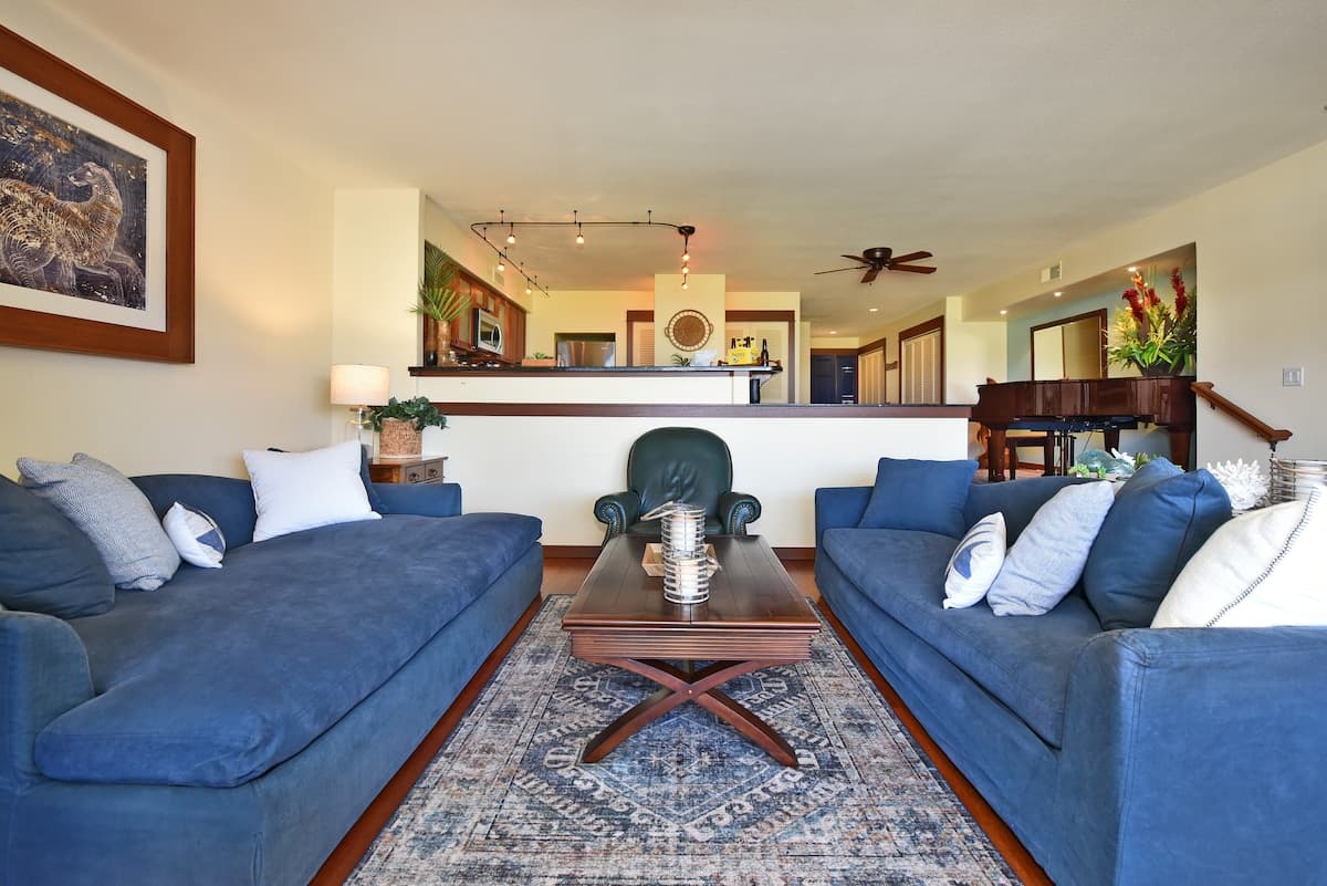 Condo in Lahaina · ★4.47 · 2 bedrooms · 2 beds · 2 baths - Photo 2