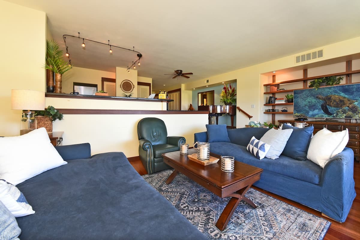 Condo in Lahaina · ★4.47 · 2 bedrooms · 2 beds · 2 baths - Photo 3
