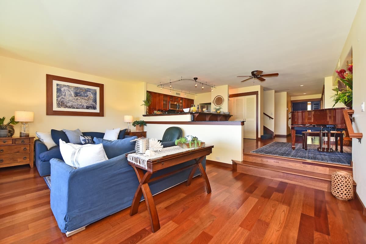 Condo in Lahaina · ★4.47 · 2 bedrooms · 2 beds · 2 baths - Photo 4