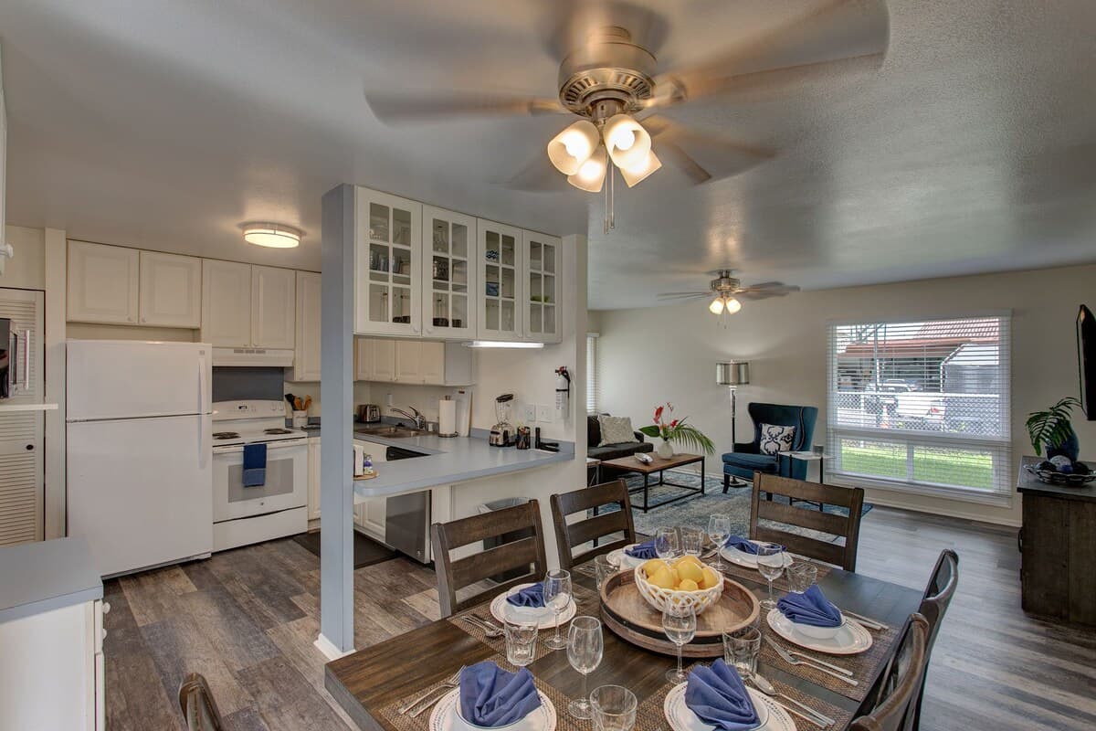 Home in Hilo · ★4.7 · 3 bedrooms · 3 beds · 2 shared baths - Photo 5