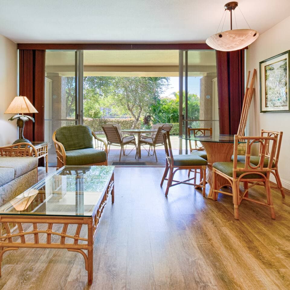 Steps to Kaanapali Beach, garden studio, king bed - Photo 4