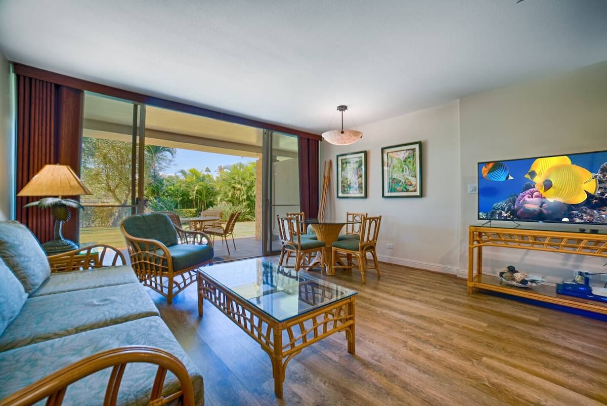 Steps to Kaanapali Beach, garden studio, king bed - Photo 5